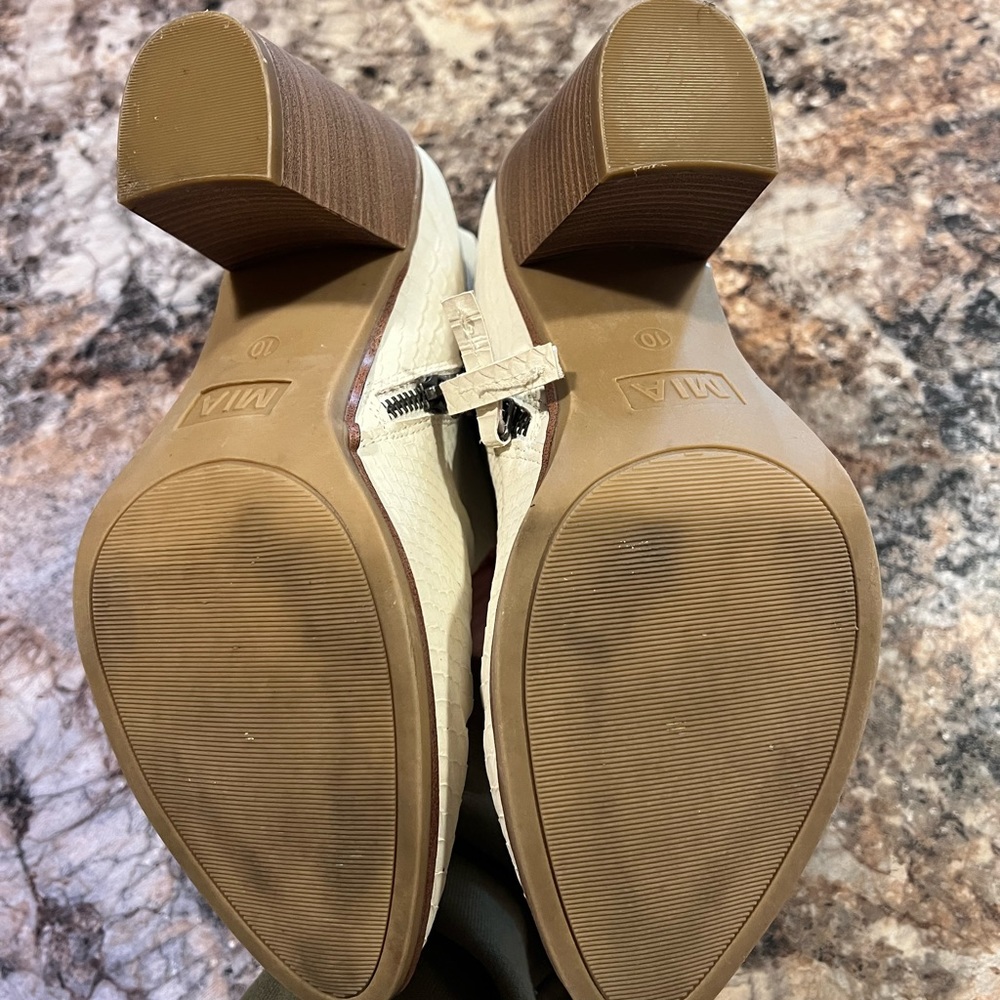 Bootie - Picture 6 of 7